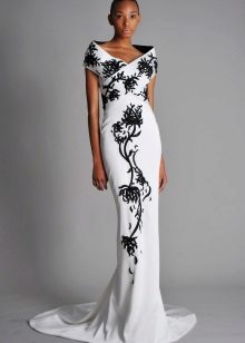 White evening dress na may itim na pattern