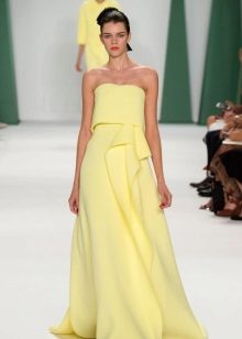 Dilaw na damit mula sa Carolina Herrera