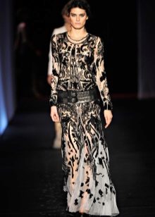 Black evening dress mula kay Roberto Cavalli