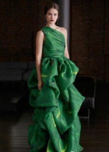 Ang mga panggabing dresses mula kay Naeem Khan ay berde
