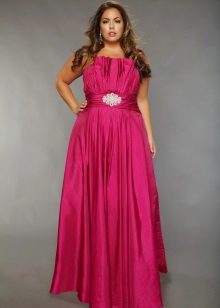 Elegant na red evening dress para sa buong pula