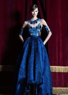 Blue evening dress na may burda