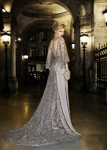Lacy evening dress na may tren