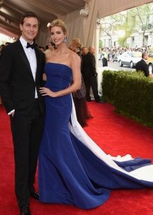 Blue evening dress na may tren