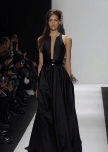 Black evening dress na may paha