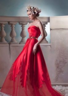 Red evening dress na may korset