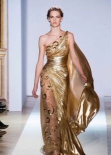 The evening dress in the Greek style is golden