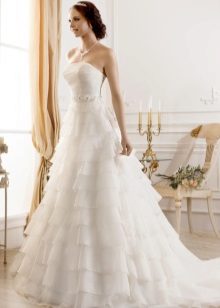 A-silhouette wedding dress mula sa Idylly collection ng Naviblue Bridal