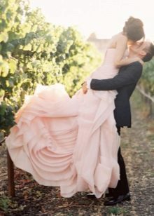 Pale pink na kasal abay na babae damit