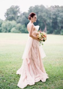 Pale pink na damit sa kasal