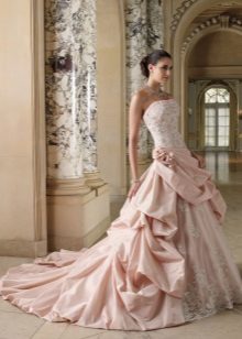 Dress sa sirena ng kasal sa kulay rosas na kulay