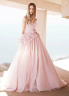 Pale pink na damit sa kasal