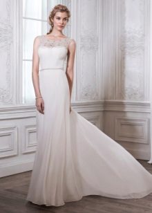 Straight wedding dress with a hairpin