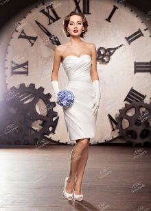 Ang kasuotang pangkasal mula sa Bridal Collection 2014 ay maikli sa tela