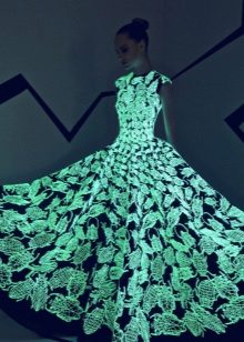 Rami Kadi dress sa gabi na kumikinang sa madilim