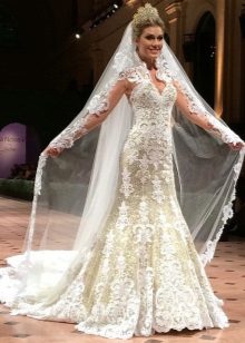 White wedding dress sa estilo ng Ruso