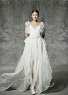 A-Silhouette Wedding Dress na may Sleeve ni Yolan Chris