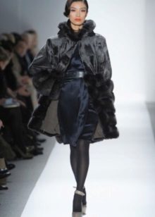 Gabi na damit ng sutla na may fur coat