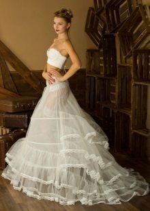 Crinoline na may mesh ruffles