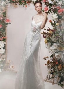 Ang isang straight wedding dress mula sa koleksyon ng Papilio Floral Cocktail