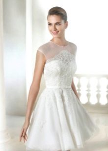 Ang Bridal Gown ng San Patrick mula sa Modern Bride Collection ng San Patrick Maikling