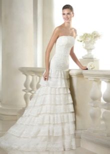 Kasalan ng damit mula sa collection ng San Patrick Modern Bride na may multi-tiered na palda