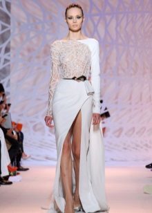 Sexy evening dress na may slit mula sa Zuhair Murad