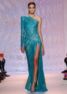 Sexy evening dress na may slit sa isang balikat mula sa Zuhair Murad