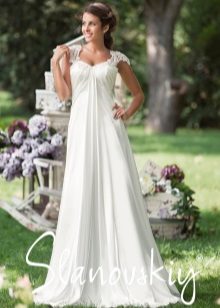 Empire wedding dress mula sa Slanovskiy