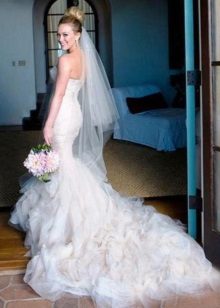 Hilary Duff sa isang kasal na damit ni Vera Wong