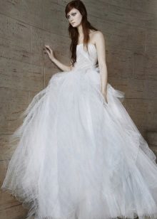 Wedding dress 2015 mula sa Vera Wong na kahanga-hangang tulay