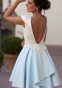 Magagandang puti at asul na damit