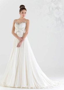 A-line wedding dress na may tren
