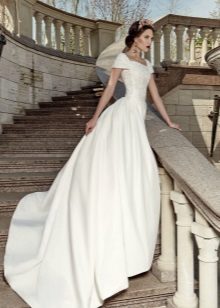 Classic Wedding Dress na may Train