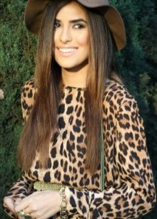Leopard dress na may sleeves