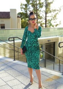 Green dress na may leopard print