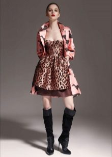 Trenchcoat para sa leopard dress