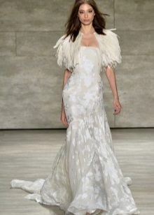 Feather bolero para sa isang damit ng gabi