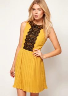 Mustard dress na may itim na puntas