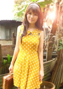 Mustard dress sa puting mga gisantes