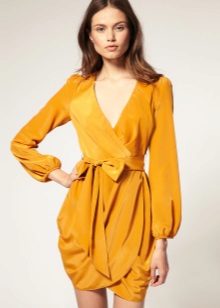 Mustard dress para sa brunettes