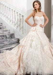 Magnificent na damit na may palamig ng chiffon