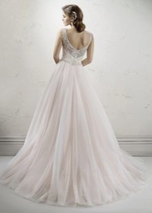 Chiffon wedding dress na may bukas na likod