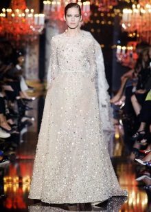 Kasal damit mula sa Elie Saab napakaganda