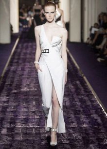 Kasal damit mula sa Versace na may slit