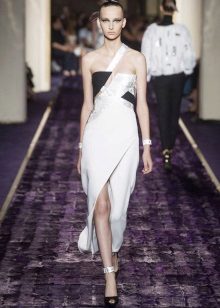 Kasal damit mula sa Versace na may itim na insert