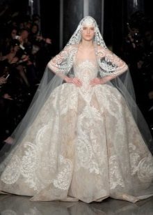 Kasalan ng damit ni Elie Saab na may kapa