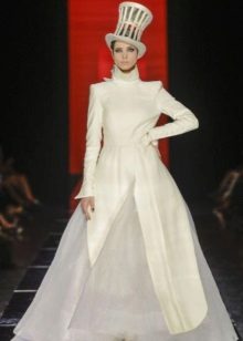 Sarado ang damit na pangkasal mula sa haute couture