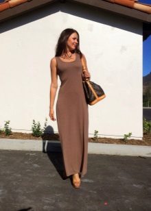 Bag and shoes to the dress of chocolate color