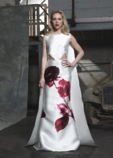 Dress with a large floral print to the floor